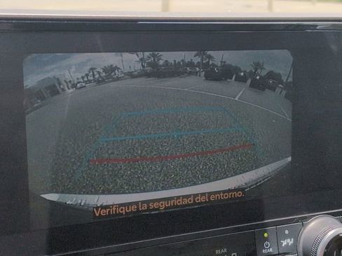 Used 2023 Toyota Highlander XLE FWD image 21