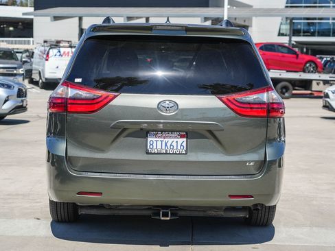 Certified 2020 Toyota Sienna LE w/ Carpet Mat Package FWD image 7