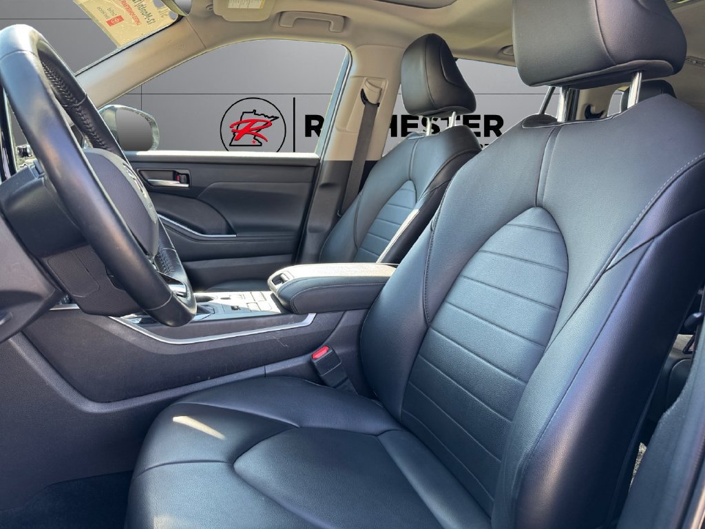 Certified 2021 Toyota Highlander XLE AWD/4WD image 10