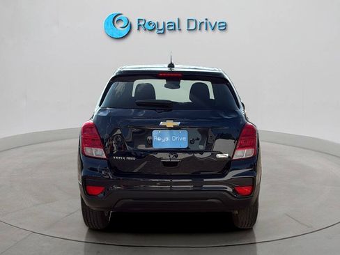 Used 2022 Chevrolet Trax LS w/ Tint and Cruise Package AWD/4WD image 5