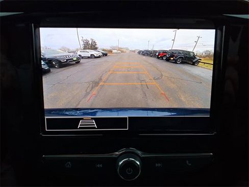 Used 2022 Chevrolet Traverse LS image 30