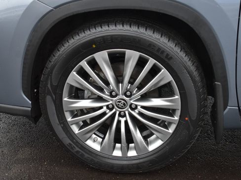 Used 2021 Toyota Highlander Platinum image 11