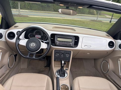 Used 2013 Volkswagen Beetle 2.5 50's Edition FWD image 5