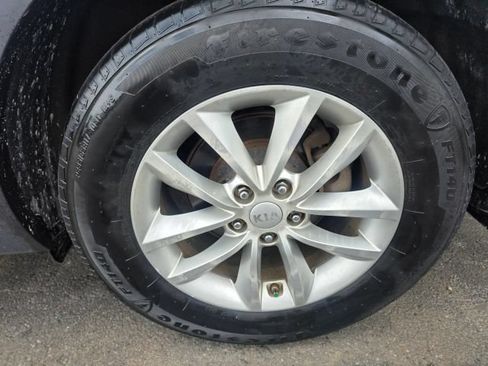 Used 2017 Kia Sorento FWD image 10
