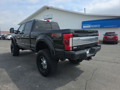 Used 2017 Ford F250 Platinum w/ Platinum Ultimate Package AWD/4WD image 3