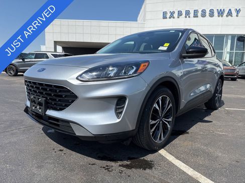 Used 2022 Ford Escape SE w/ SE Sport Appearance Package image 1