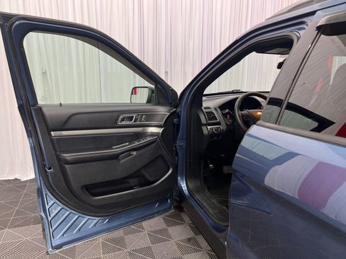 Used 2018 Ford Explorer XLT AWD/4WD image 19
