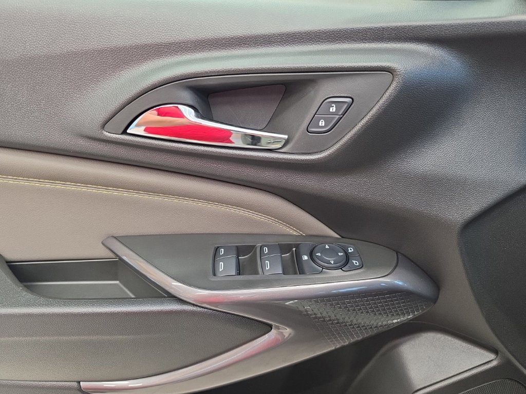 Used 2025 Chevrolet Trax ACTIV FWD image 34