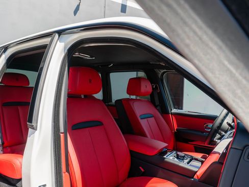 Used 2026 Rolls-Royce Cullinan AWD/4WD image 12