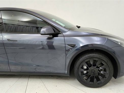 Used 2025 Tesla Model Y Long Range image 8