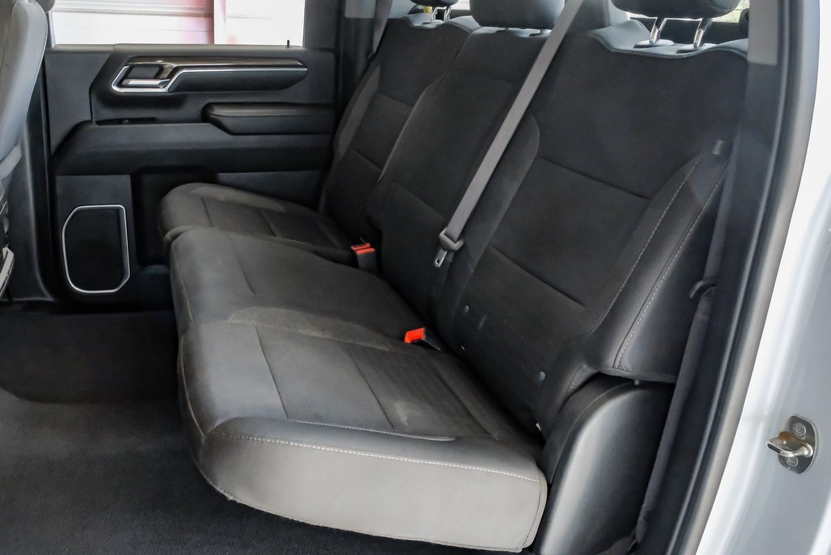 Used 2024 Chevrolet Silverado 3500 LT w/ Convenience Package AWD/4WD image 38
