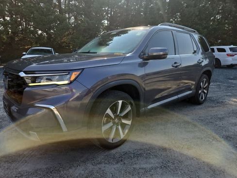 Used 2023 Honda Pilot Touring image 4