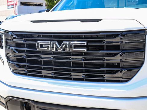 Used 2024 GMC Sierra 1500 Elevation w/ LPO, Elevation Black Package AWD/4WD image 8