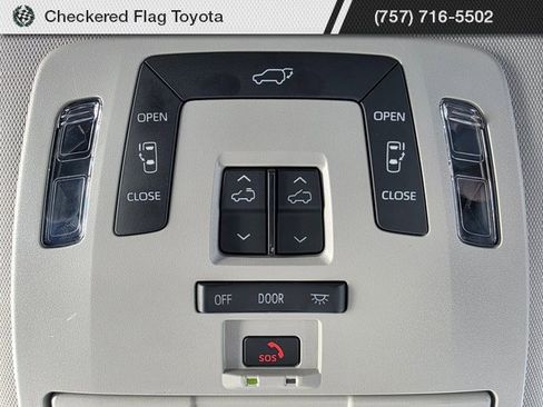 Used 2025 Toyota Sienna XLE w/ XLE Plus Package image 10