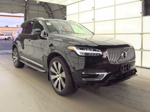 Used 2024 Volvo XC90 T8 Plus w/ Protection Package Premier image 4