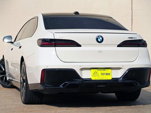 Used 2024 BMW i7 xDrive60 w/ Premium Package AWD/4WD image 5