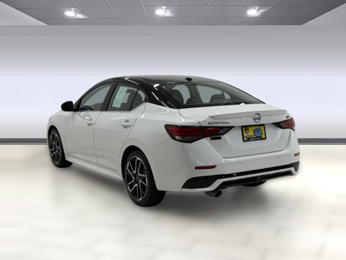 Used 2025 Nissan Sentra SR FWD image 2