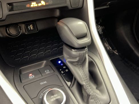 Used 2025 Toyota RAV4 XLE image 22