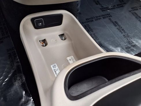 Certified 2023 Chrysler Pacifica Touring-L FWD image 11
