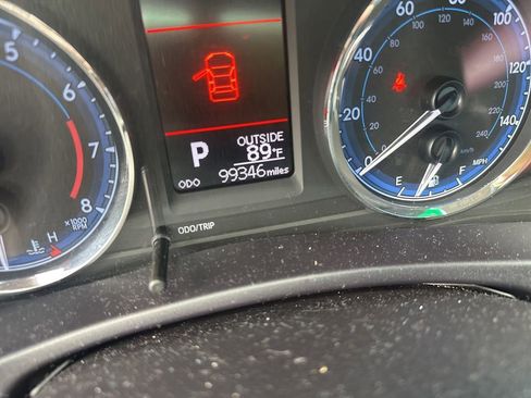 Used 2018 Toyota Corolla LE FWD image 6