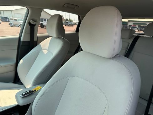 Used 2025 Hyundai Kona SEL AWD/4WD image 3