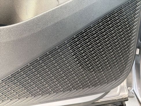 Used 2024 Volkswagen Atlas Cross Sport SE w/ Panoramic Sunroof Package image 21