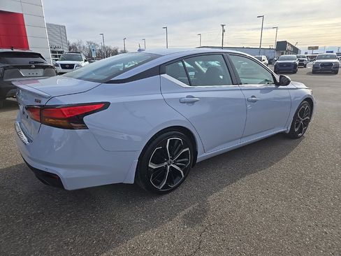 Used 2023 Nissan Altima 2.5 SR w/ SR Premium Package image 7