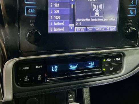 Used 2018 Toyota Corolla SE FWD image 24