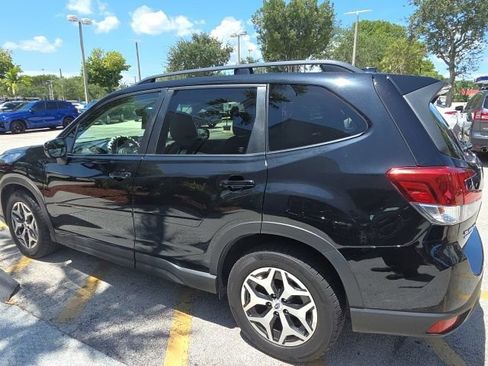 Used 2019 Subaru Forester Premium AWD/4WD image 5