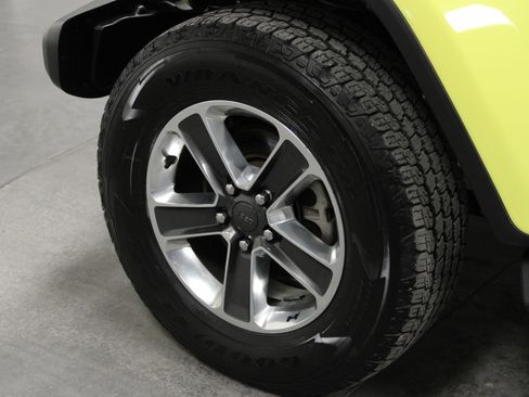 Used 2023 Jeep Wrangler Sahara w/ Cold Weather Group image 10