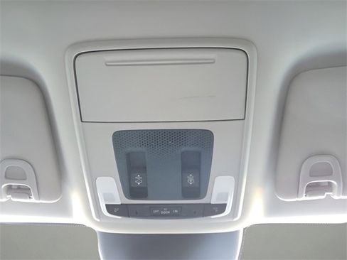 Used 2025 Honda Pilot Touring image 23