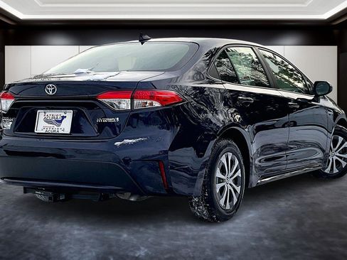 Used 2020 Toyota Corolla LE image 2