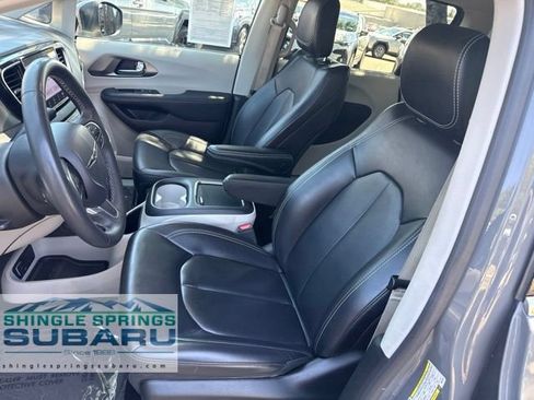 Used 2023 Chrysler Pacifica Touring-L FWD image 31