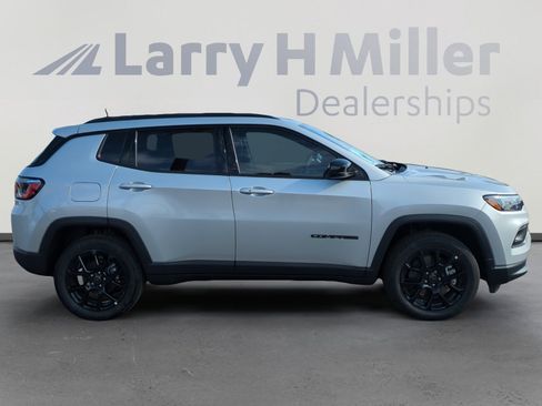 New 2026 Jeep Compass Latitude AWD/4WD image 3