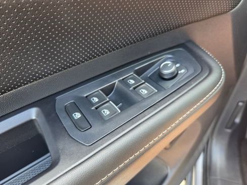 Used 2025 Volkswagen Atlas SE FWD image 29