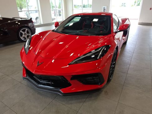 Used 2024 Chevrolet Corvette Stingray Preferred Cpe w/ 2LT RWD image 2