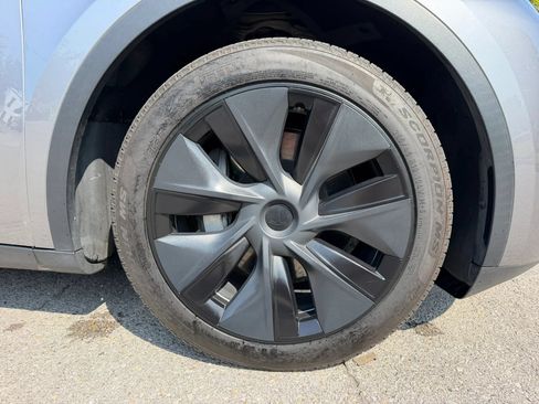 Used 2024 Tesla Model Y Long Range AWD/4WD image 11