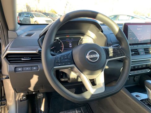 Used 2025 Nissan Altima 2.5 SV image 35