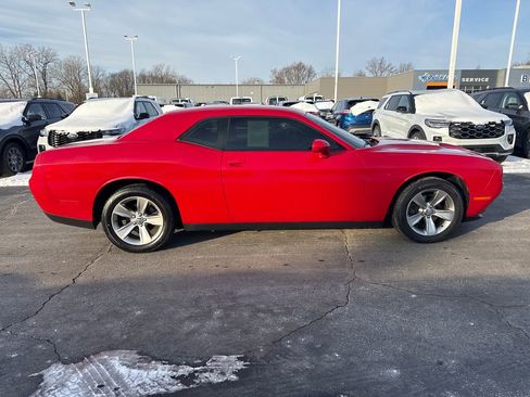 Used 2016 Dodge Challenger SXT w/ Driver Convenience Group image 6