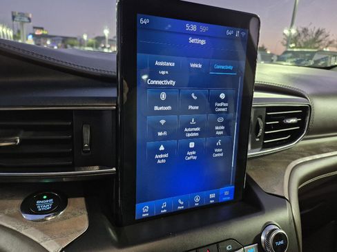 Certified 2020 Ford Explorer Platinum w/ Premium Technology Package image 24