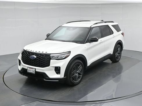 Certified 2025 Ford Explorer ST-Line w/ Premium Package RWD image 40