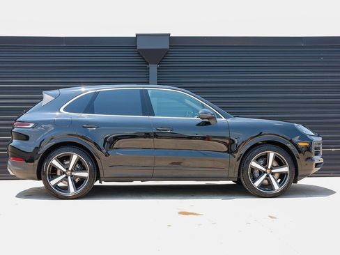 Certified 2025 Porsche Cayenne image 8
