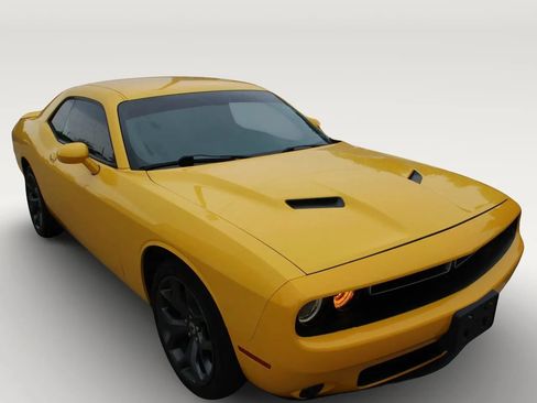 Used 2018 Dodge Challenger SXT Plus RWD image 6