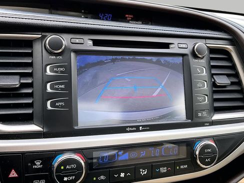 Used 2015 Toyota Highlander XLE FWD image 26