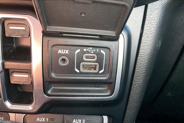 Used 2022 Jeep Gladiator Rubicon w/ LED Lighting Group AWD/4WD image 26