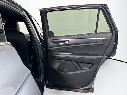 Used 2024 Volkswagen Atlas Cross Sport SE image 30