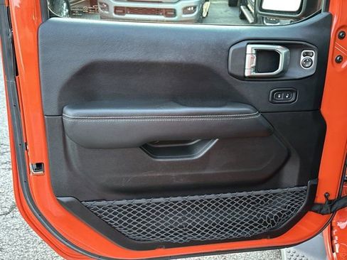 Used 2018 Jeep Wrangler Unlimited Sahara image 13