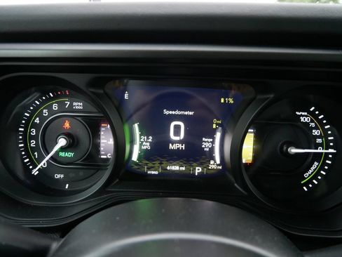 Used 2024 Jeep Wrangler Unlimited Sahara AWD/4WD image 27