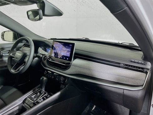 Used 2024 Jeep Compass Latitude image 26