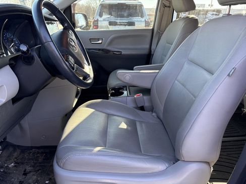 Used 2020 Toyota Sienna XLE image 10